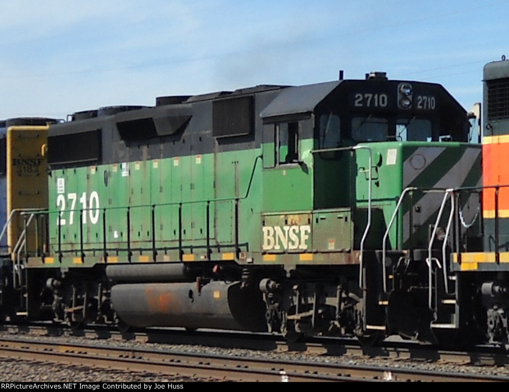 BNSF 2710